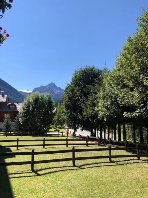 Appartamento Ampio Giardino Adiacente Piste Sci 4/6 Posti Letto La Thuile Εξωτερικό φωτογραφία